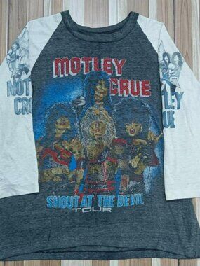 Vintage Rare Motley Crue Shout At The Devil 1984 Tour T-shirt